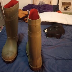 Dunlop men steel toe boots size 11/12